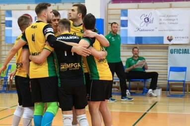 Nowe kontrakty siatkarzy GieKSy