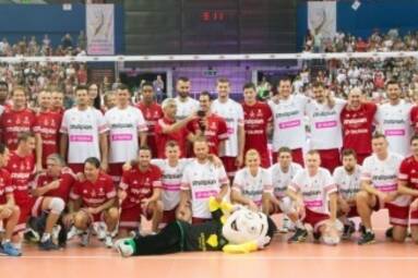 Mecz Gwiazd: Gwiazdy Polskiej Siatkówki vs Gwiazdy Światowej Siatkówki 2:1 w meczu pożegniania z kadrą narodową Pawła Zagumnego