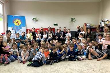 Siatkarki Chemika Police spotkały się z dziećmi i młodzieżą w Trzebieży