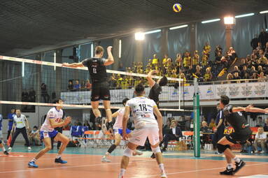 Piątek z PlusLigą: MKS Będzin - PGE Skra Bełchatów 2:3