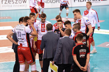 Niedziela z PlusLigą: Asseco Resovia Rzeszów - PGE Skra Bełchatów 2-3