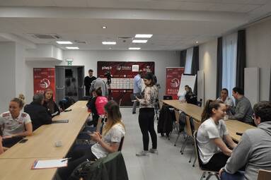 Medialne początki biało-czerwonych