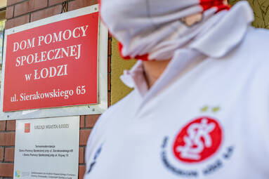 Ełkaesiacy z darami w DPS dla dzieci i młodzieży