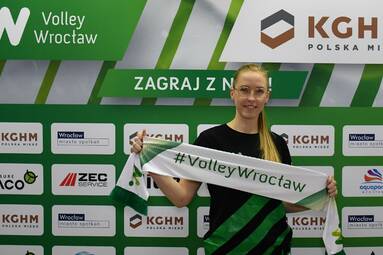Karolina Fedorek na kolejny sezon w #VolleyWrocław 