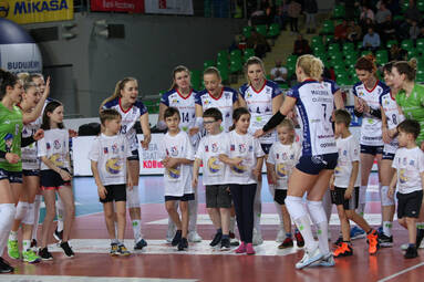 Bank Pocztowy Pałac Bydgoszcz z francuską atakującą