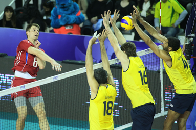 Rosja - Brazylia 3:0 w finale LŚ. MVP Pawłow