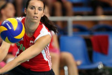 Izabela Bełcik na drugim planie