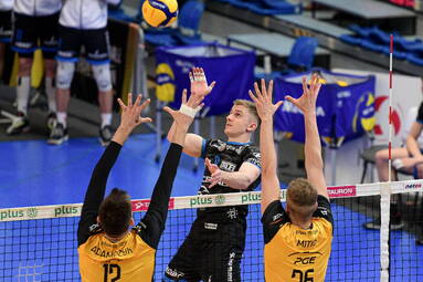 Sobota z PlusLigą: PGE Skra Bełchatów - Cerrad Enea Czarni Radom 3:2