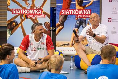 Siatkówka łączy pokolenia w Katowicach