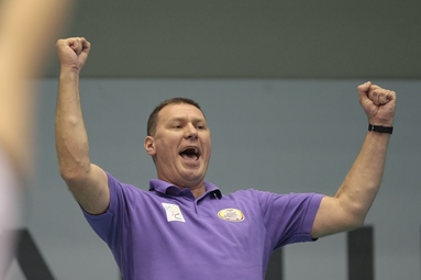 Szczęśliwy Adam Grabowski i jego podopieczne