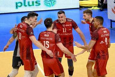 Asseco Resovia Rzeszów wygrywa z sąsiadującą  w tabeli PGE GiEK SKRĄ Bełchatów i powiększa swoją przewagę [ZDJĘCIA]