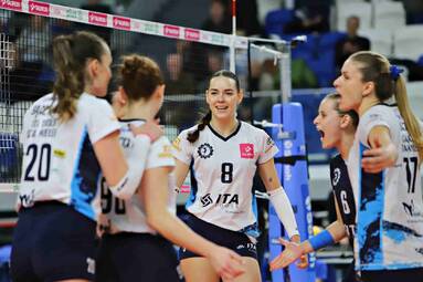 Kolejna wygrana mielczanek za trzy punkty [ZDJĘCIA]