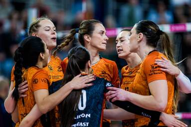 Kolejne zwycięstwo UNI Opole. Wrocławianki nie zdołały skutecznie odeprzeć ataku [ZDJĘCIA]