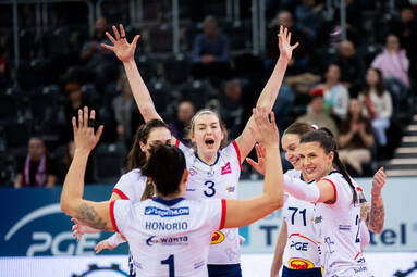 Ostra walka w pierwszym secie, dwa następne na luzie. Siatkarki PGE Budowlanych Łódź wygrywają z Sokołem & Hagric Mogilno 3:0 [ZDJĘCIA]