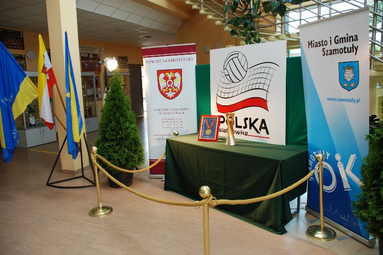 W Szamotułach grają i prezentują puchar