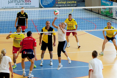 Charytatywnie pod siatką