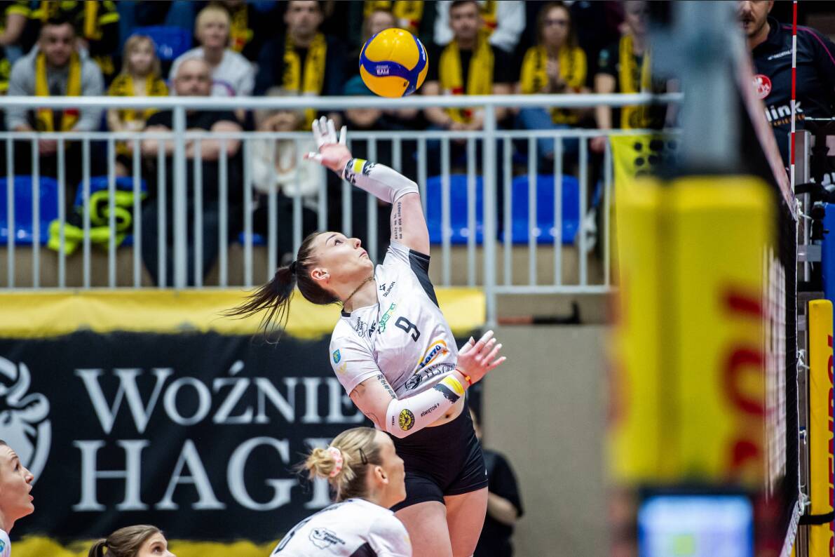 Mecz który zapisze się w historii klubu z Nowego Dworu. Pierwsze  zwycięstwo siatkarek EcoHarpoon NOWEL LOS Nowy Dwór Mazowiecki [ZDJĘCIA]