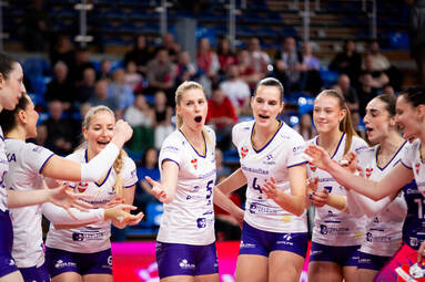 Siedemdziesiąt pięć minut pogromu w Rzeszowie, Bydgoszczanki bez szans [ZDJĘCIA]