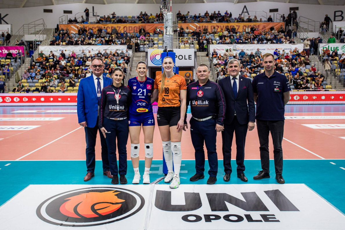 Jako pierwsze w finale zameldowały się zawodniczki PGE Budowlanych Łódź, Opolanki zagrają o trzecie miejsce [ZDJĘCIA]