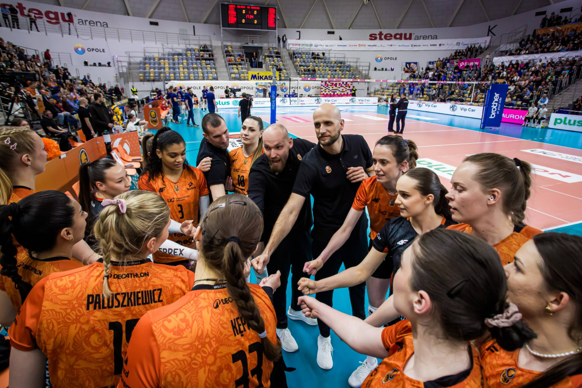 Jako pierwsze w finale zameldowały się zawodniczki PGE Budowlanych Łódź, Opolanki zagrają o trzecie miejsce [ZDJĘCIA]