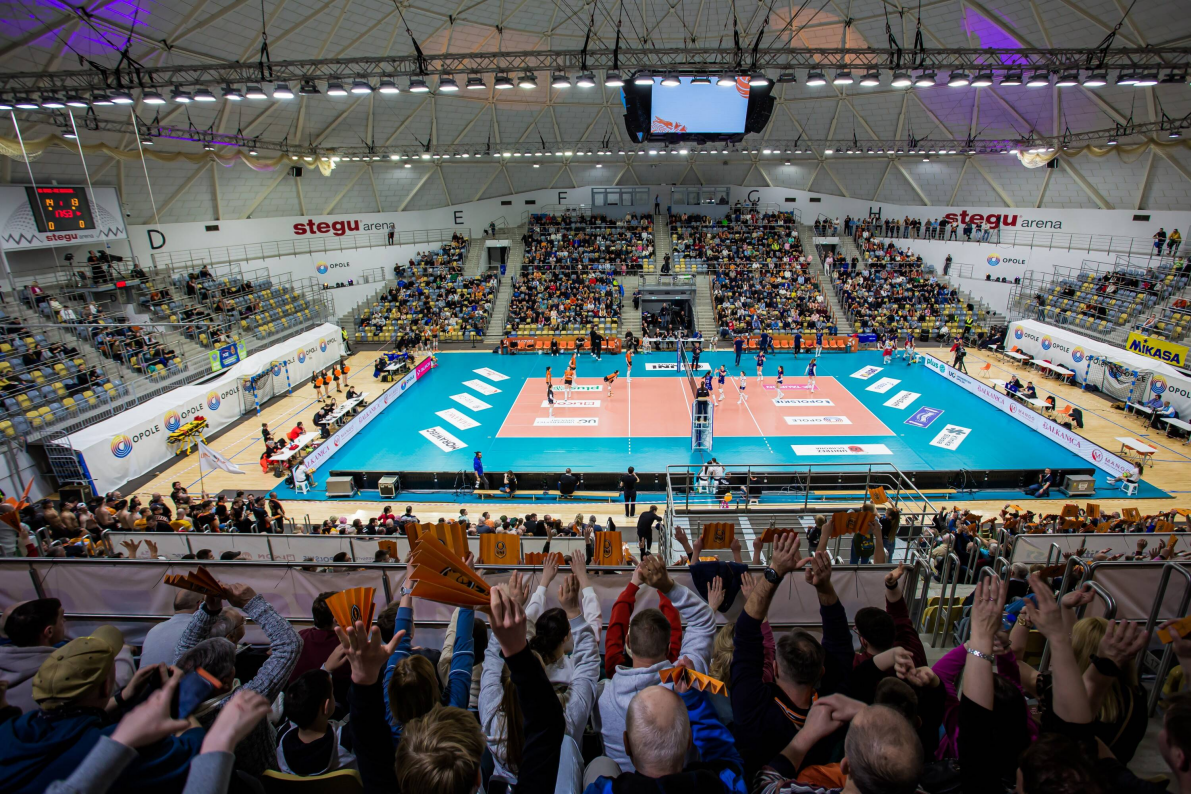 Jako pierwsze w finale zameldowały się zawodniczki PGE Budowlanych Łódź, Opolanki zagrają o trzecie miejsce [ZDJĘCIA]