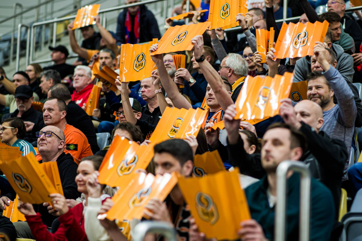 Jako pierwsze w finale zameldowały się zawodniczki PGE Budowlanych Łódź, Opolanki zagrają o trzecie miejsce [ZDJĘCIA]