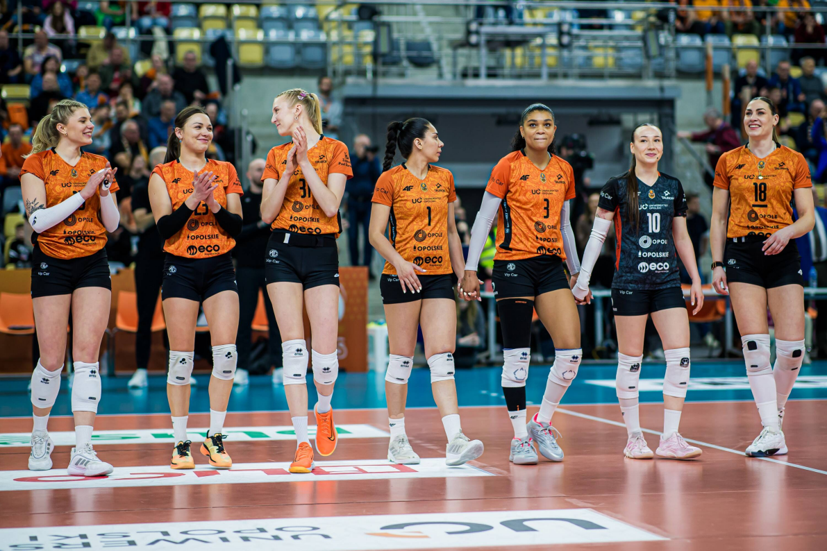 W pierwszym meczu o brąz wygrywają zawodniczki UNI Opole [ZDJĘCIA]