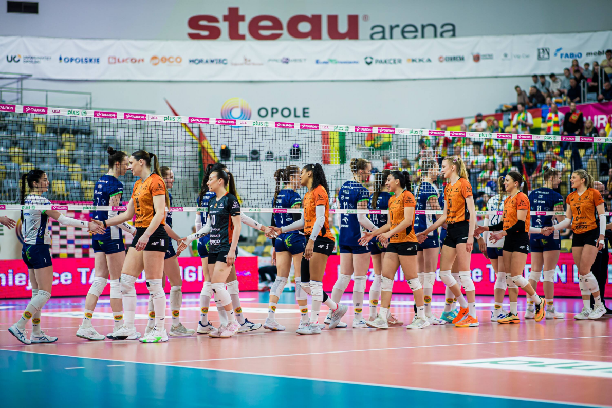 W pierwszym meczu o brąz wygrywają zawodniczki UNI Opole [ZDJĘCIA]