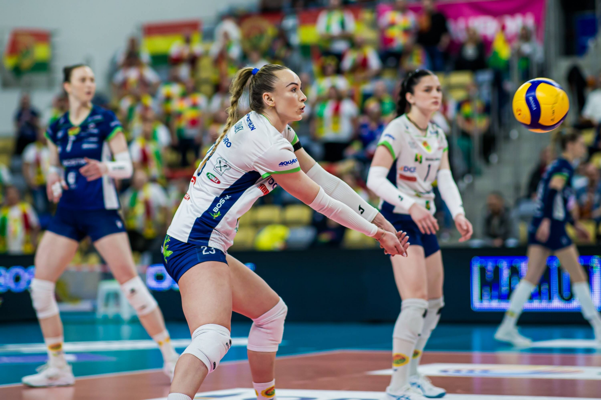 W pierwszym meczu o brąz wygrywają zawodniczki UNI Opole [ZDJĘCIA]