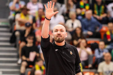 Bartłomiej Dąbrowski nadal trenerem UNI Opole