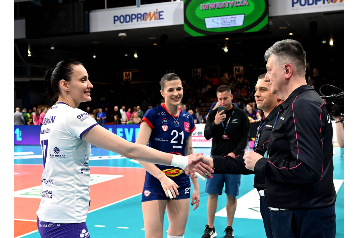 Batalia o złoto TAURON Ligi zakończona, medale i trofeum z Rzeszowa, po fantastycznym meczu zabrały zawodniczki PGE Budowlanych Łódź [ZDJĘCIA]