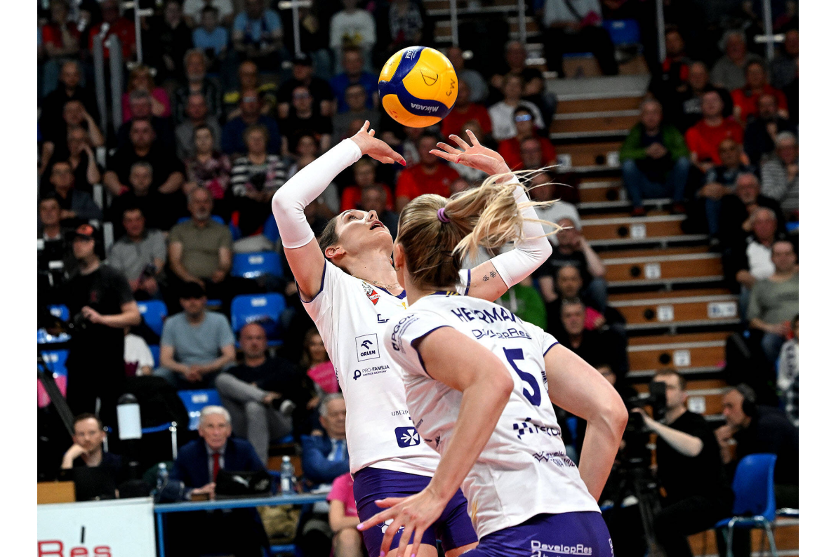 Batalia o złoto TAURON Ligi zakończona, medale i trofeum z Rzeszowa, po fantastycznym meczu zabrały zawodniczki PGE Budowlanych Łódź [ZDJĘCIA]