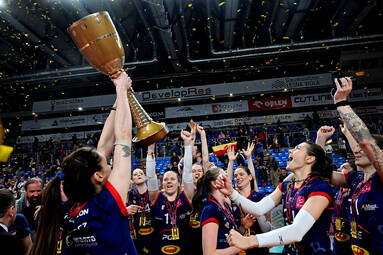 Batalia o złoto TAURON Ligi zakończona, medale i trofeum z Rzeszowa, po fantastycznym meczu zabrały zawodniczki PGE Budowlanych Łódź [ZDJĘCIA]