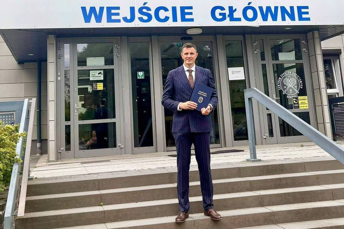 Wojciech Grzyb został doktorem akademickim! “Ciężko było wrócić do nauki po 20 latach” [WYWIAD]